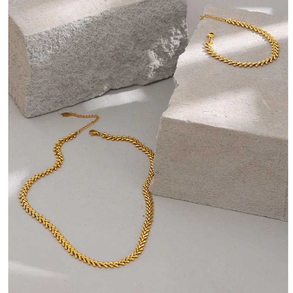 New 18K Gold Plated Fishbone Leaf Link Necklace