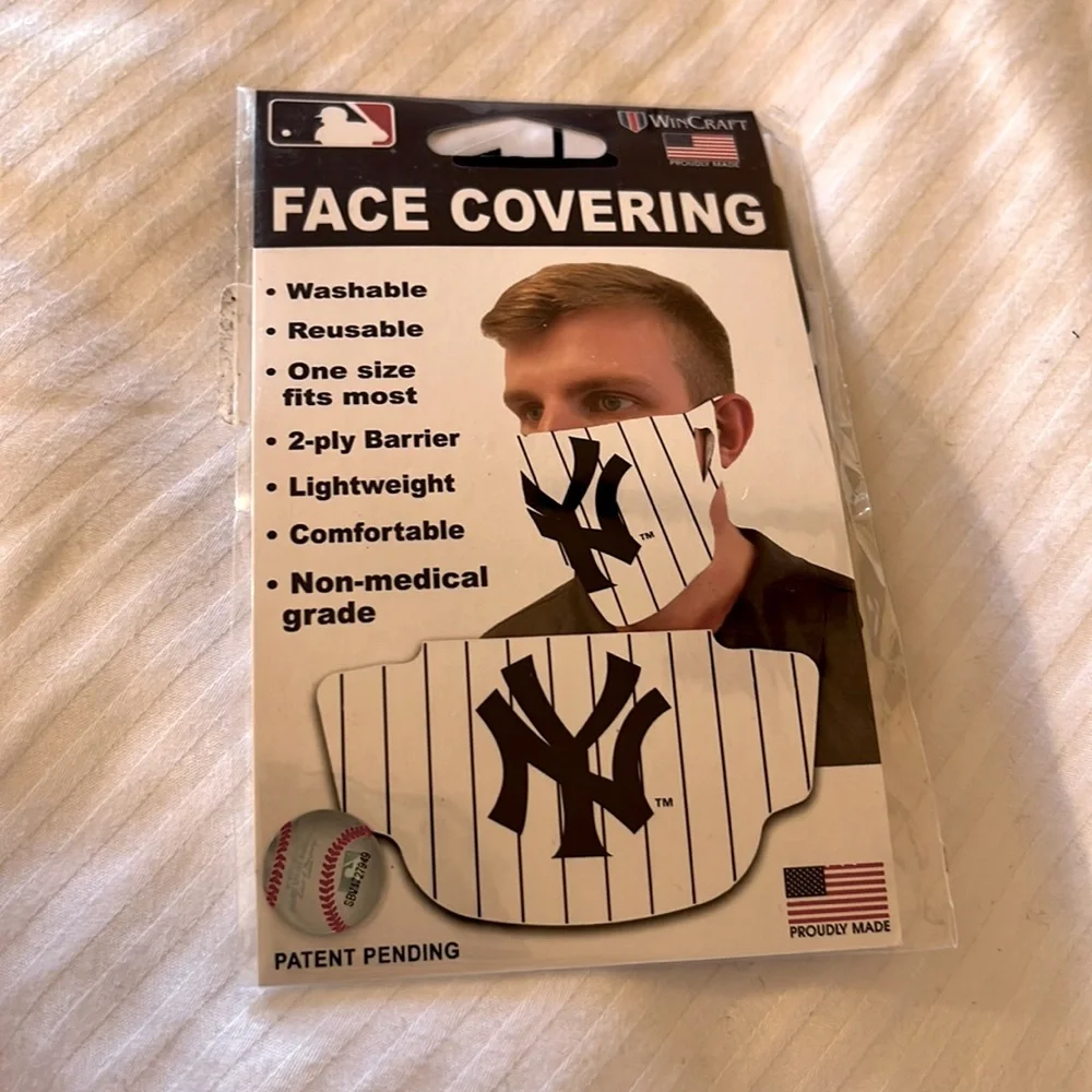 NWT New York Yankees Face Mask