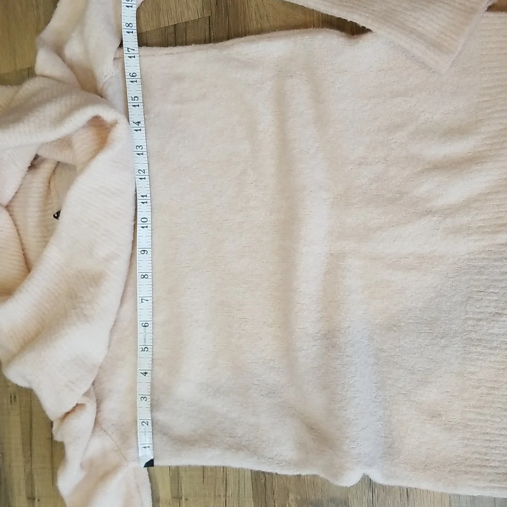 Trouve off shoulder