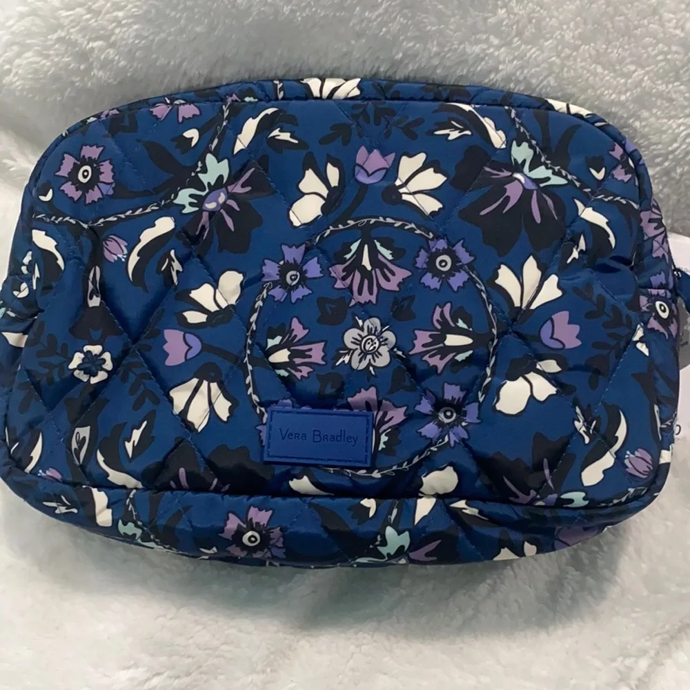 🆕Vera Bradley Ultralight Grand Cosmetic, Fleur Medallion