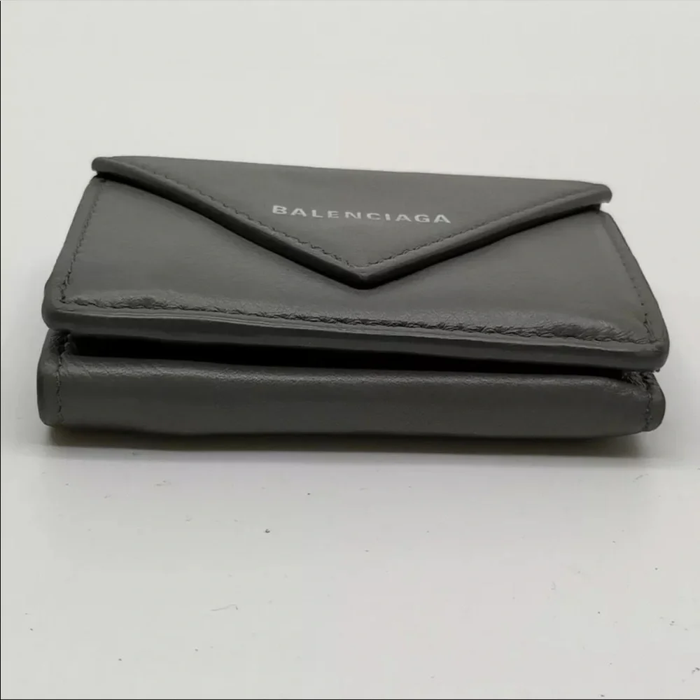 Balenciaga item minor