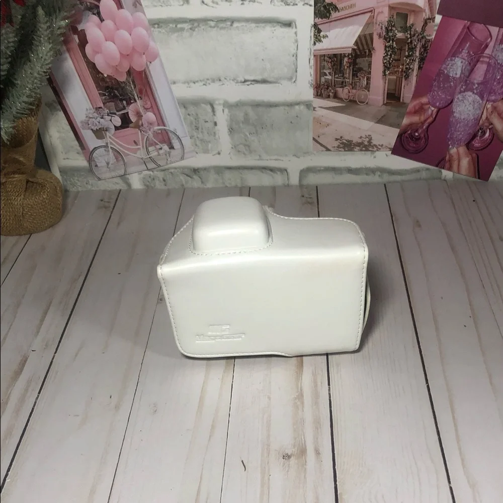 III5 MegaGear White Leather Camera Case w/Strap