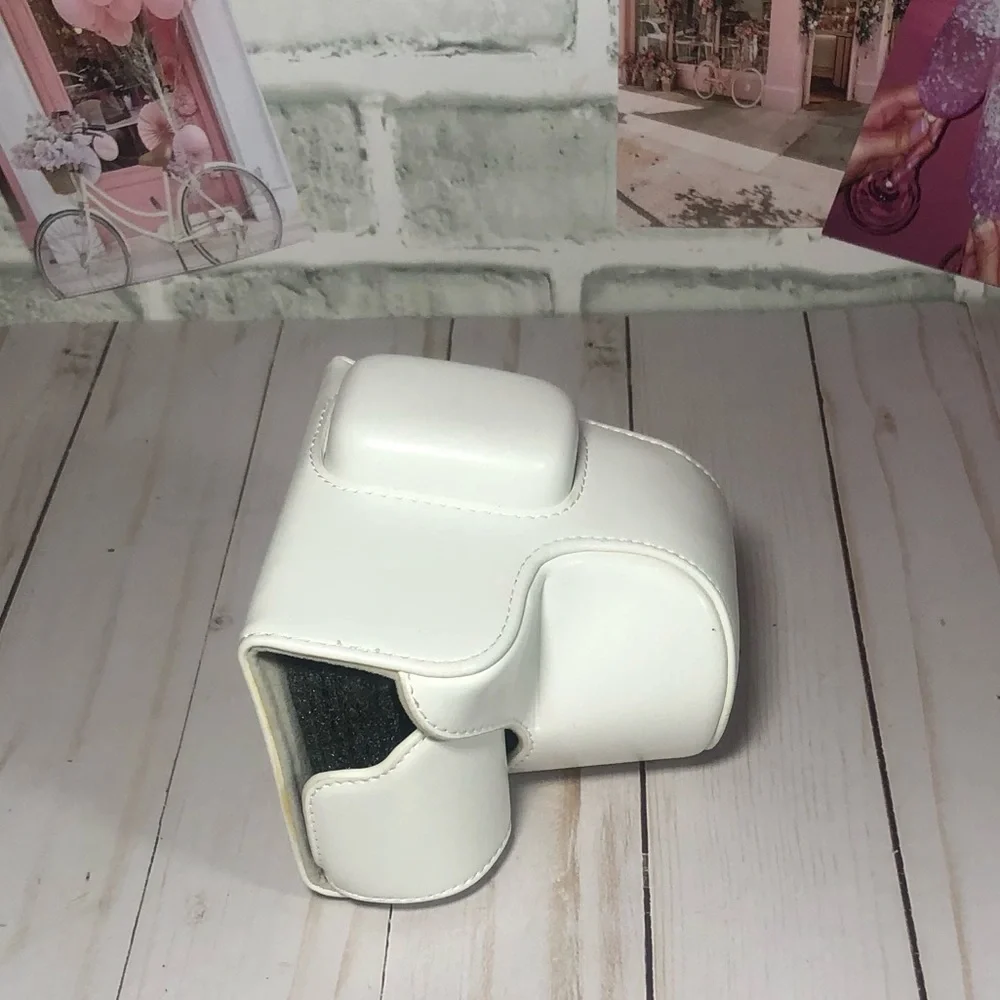III5 MegaGear White Leather Camera Case w/Strap