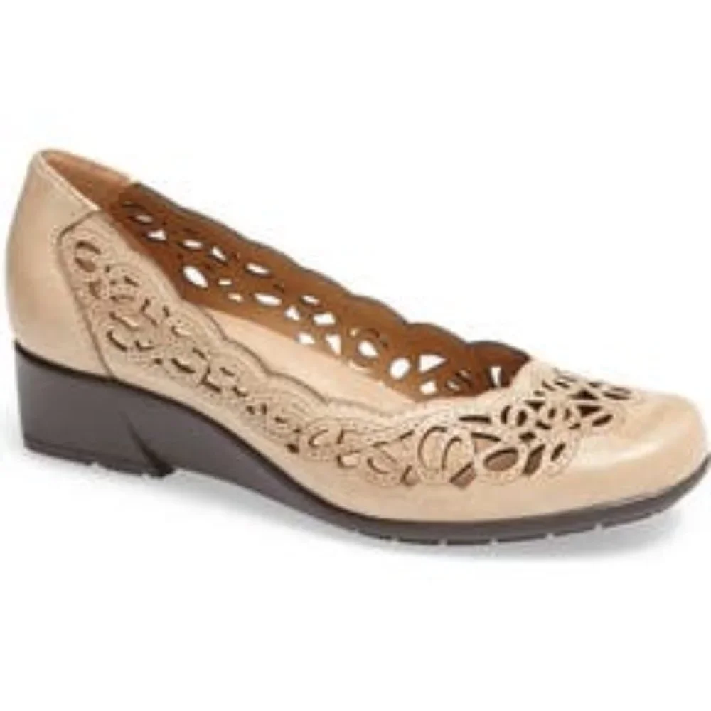 Earth Shoe Leather Bayside Biscuit Heavy Padded Laser Cut Scroll Slip On Wedges