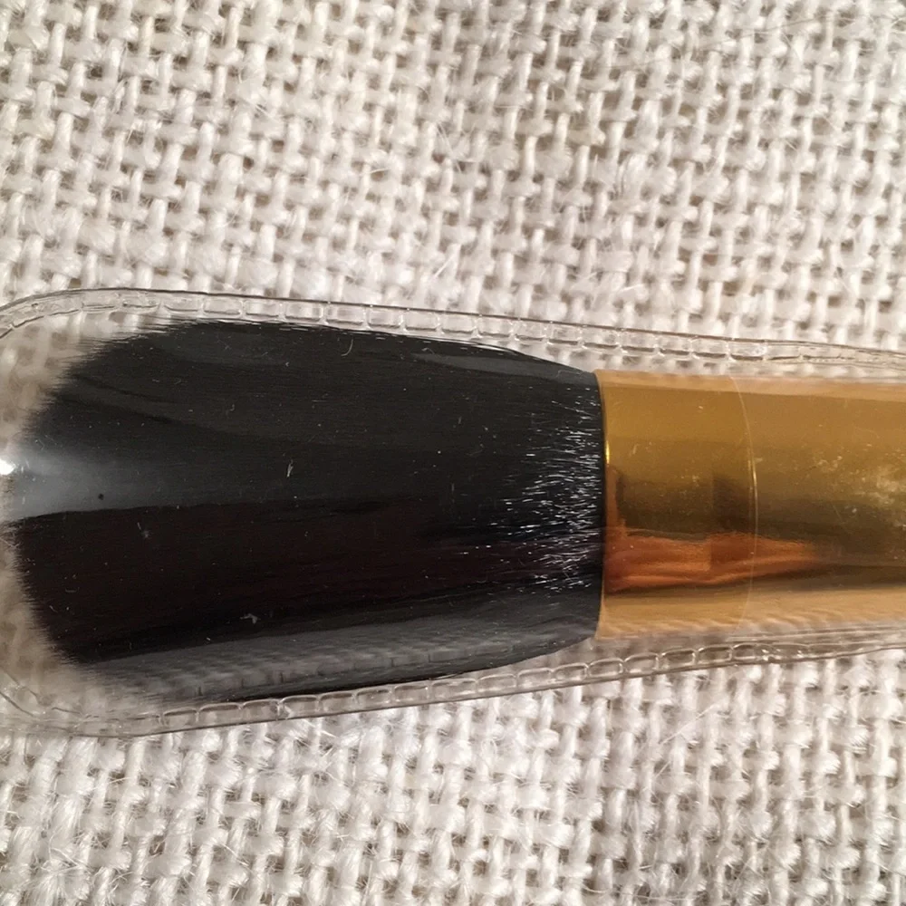 Elizabeth Arden brushes nwot