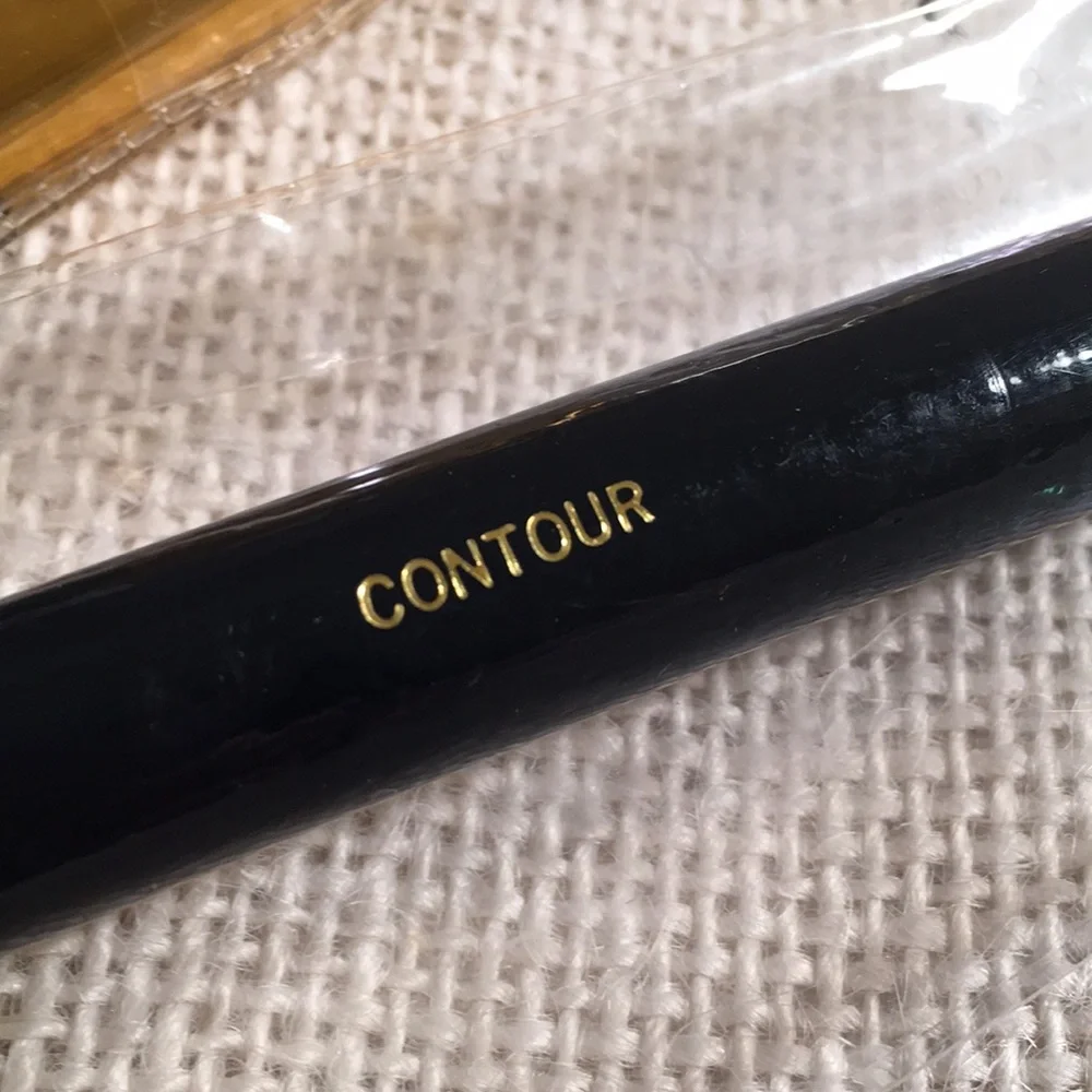 Elizabeth Arden brushes nwot