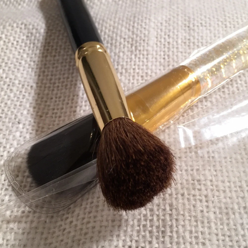 Elizabeth Arden brushes nwot