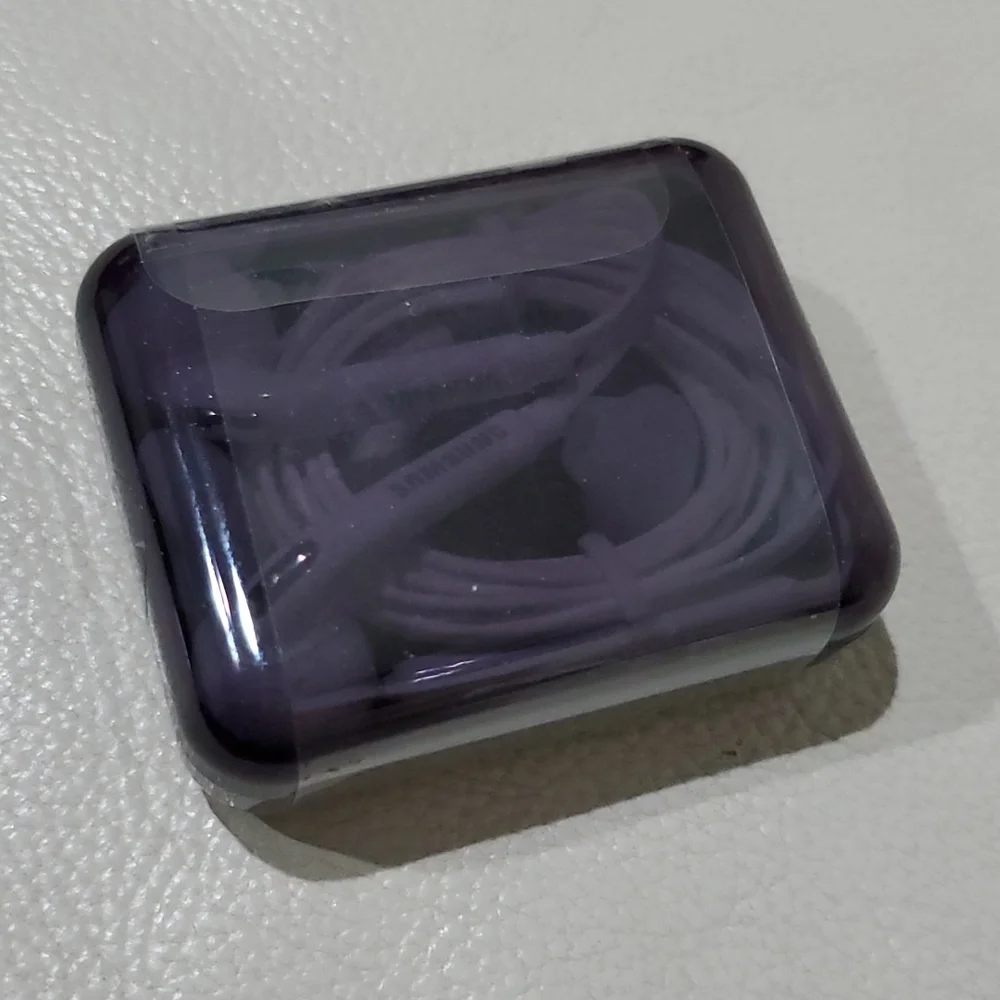 NIB Samsung S7 Earphones