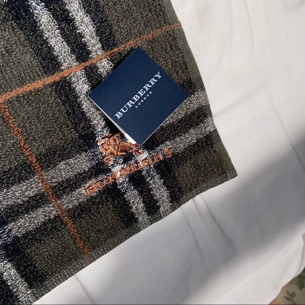 Burberry 10” 100%