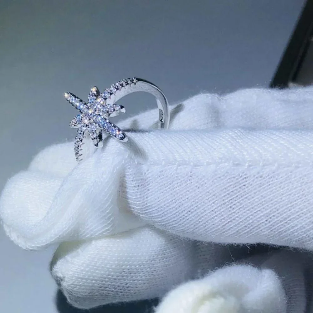 *NEW 18K White Gold Diamond Shooting Star Ring