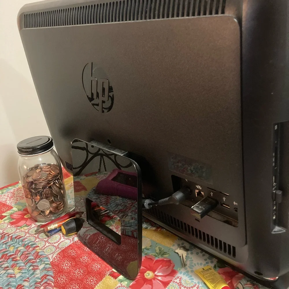 I have a HP monitor. Like new. Comes with wireless keyboard and mouse.