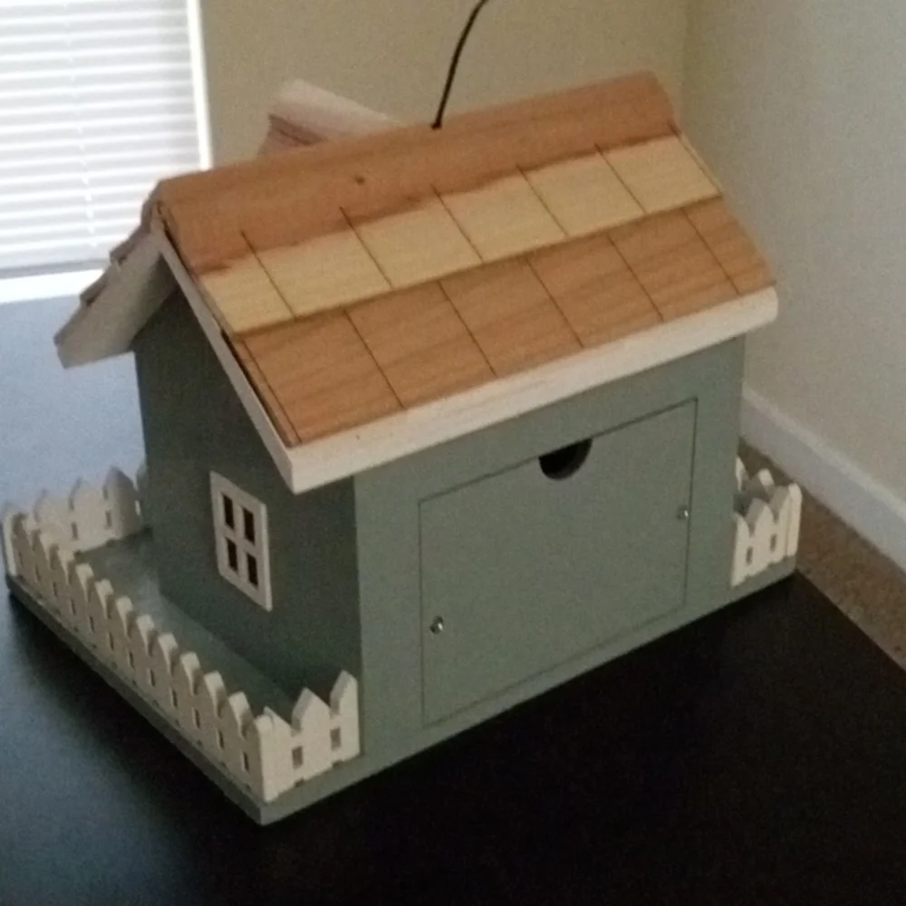 SLW lil birdhouse