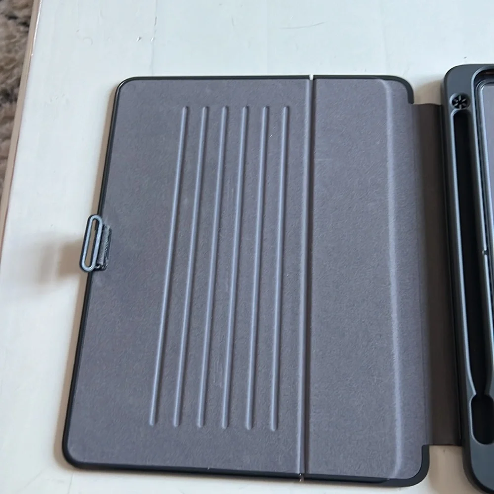 speck first inch ipad
