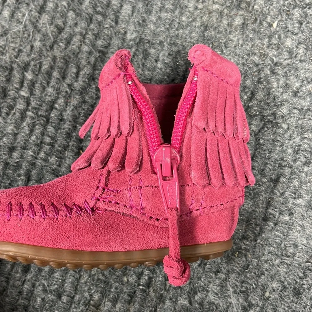Minnetonka Kid’s Pink Double Fringe Zip Up Bootie (3198)