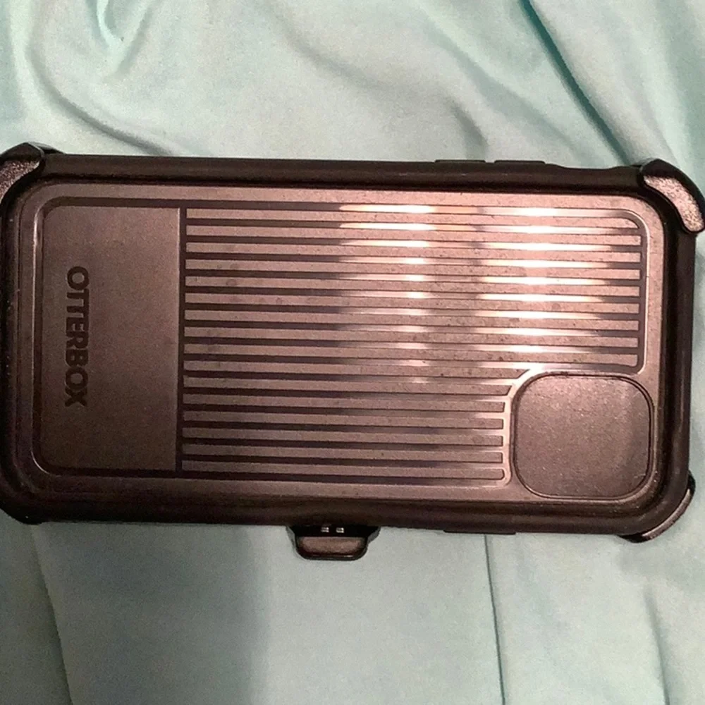Otter box IPhone 12. In like new condition