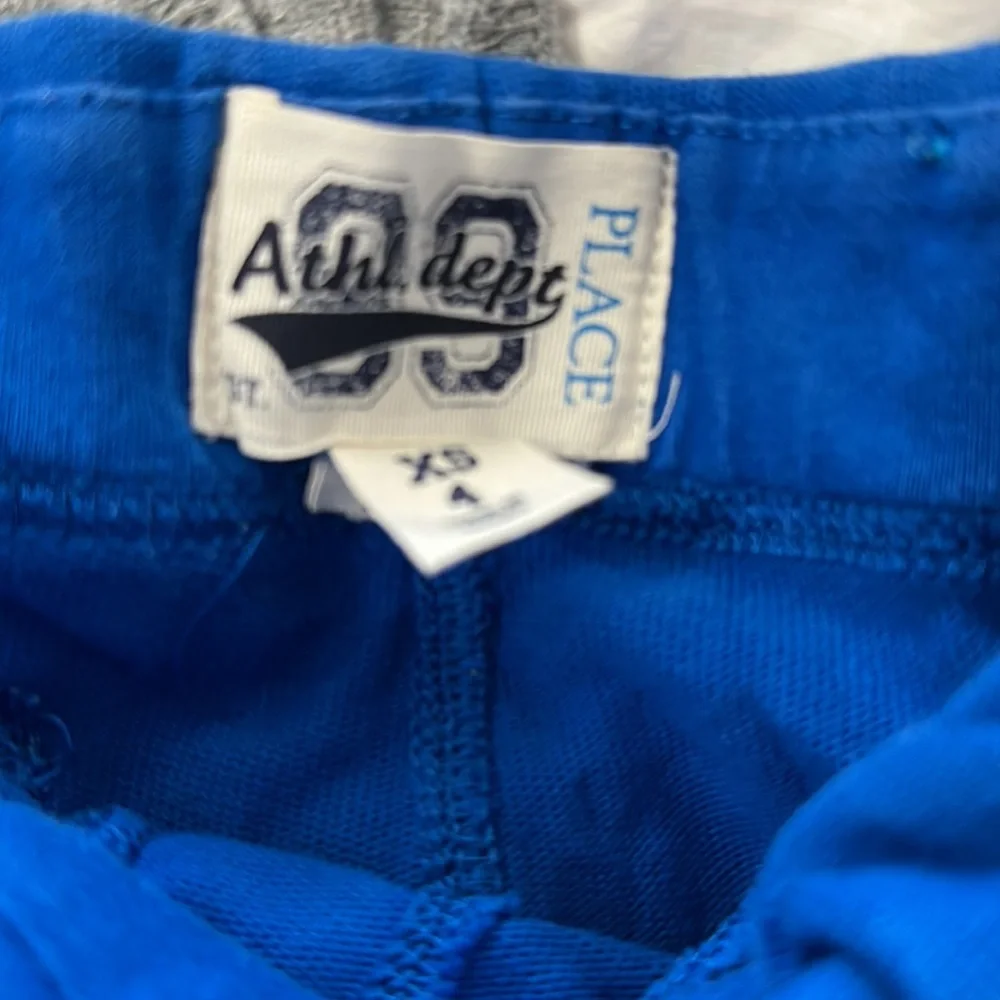 Children’s Place (bundle of 3) shorts with drawstring.  Excellent condition SZ 4