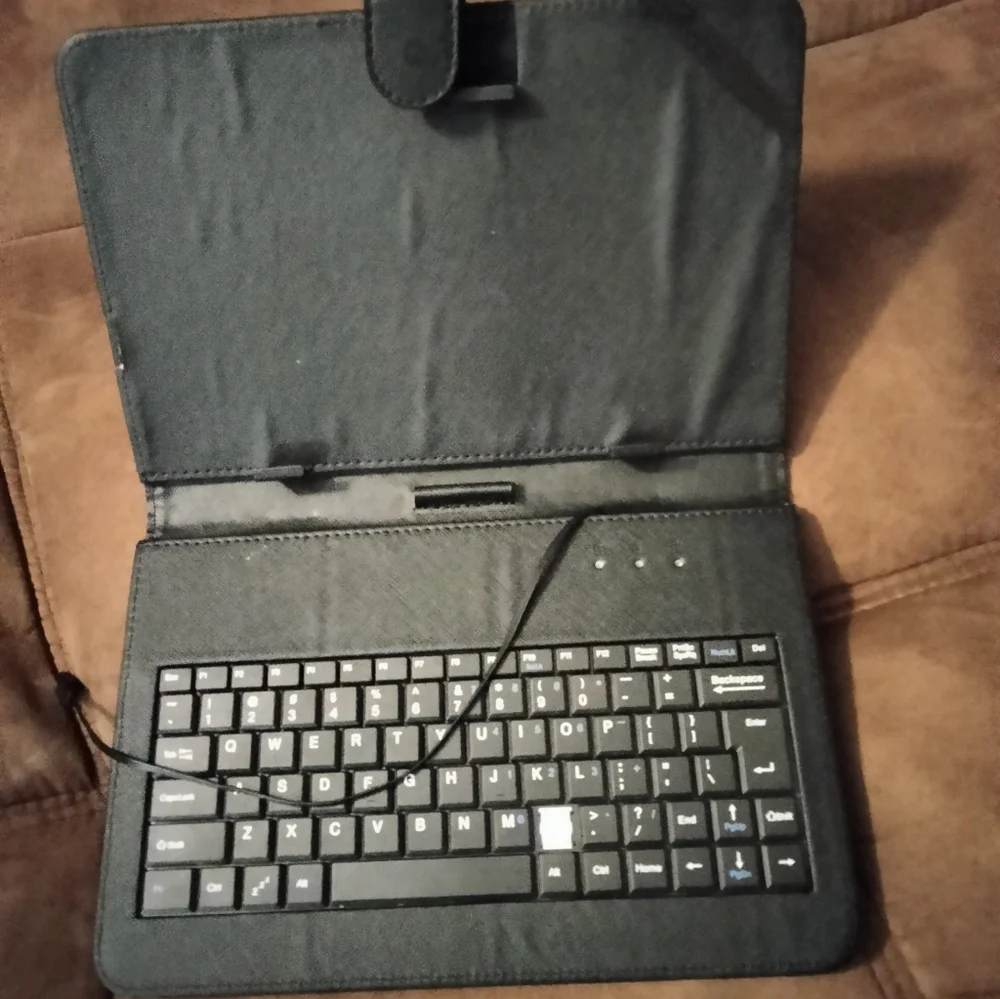 Tablet with KeyboardHolder. 7