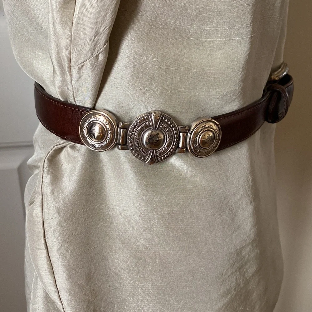 Fossil tarnish buckle