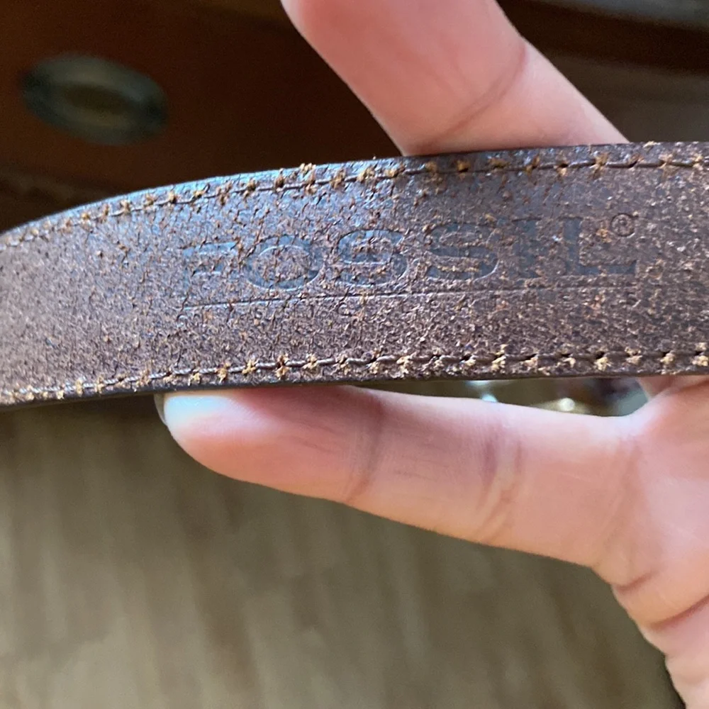 Fossil leather 30