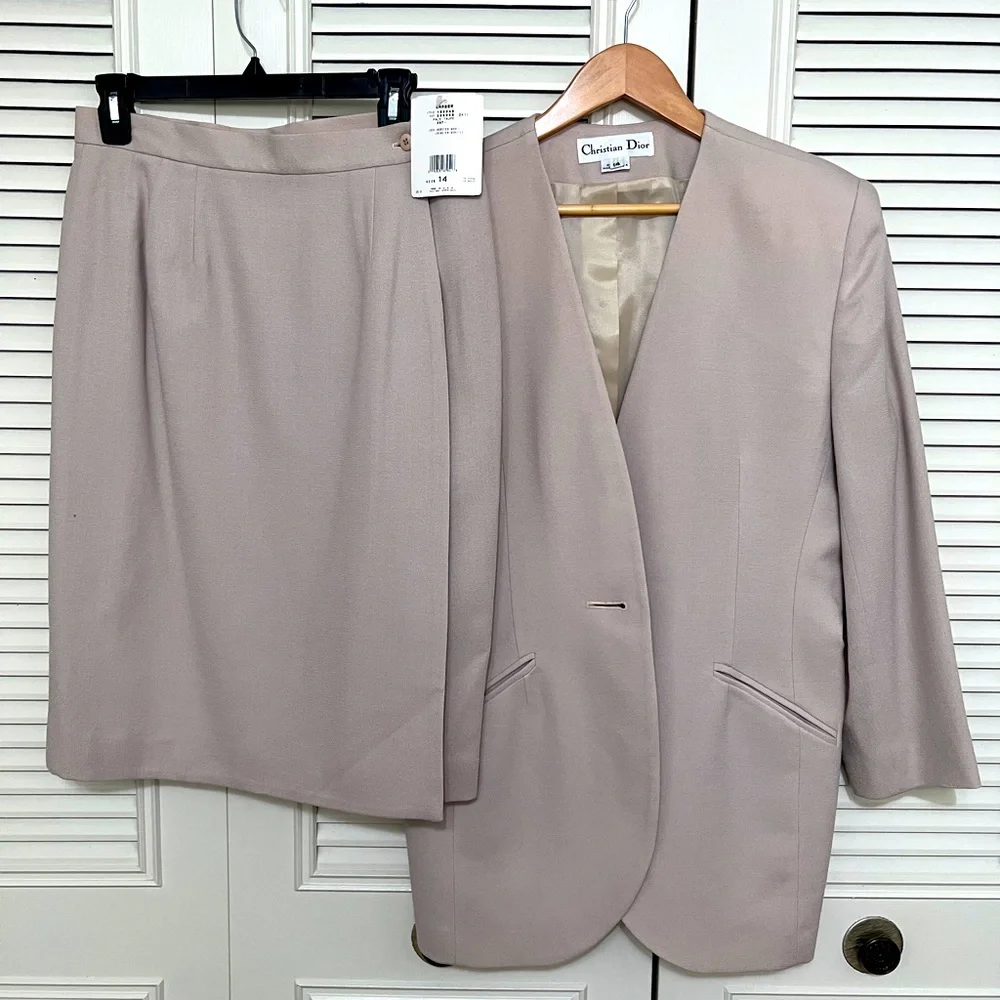 NWT, Christian Dior, jacket and skirt women suit 100% wool made in USA size 14