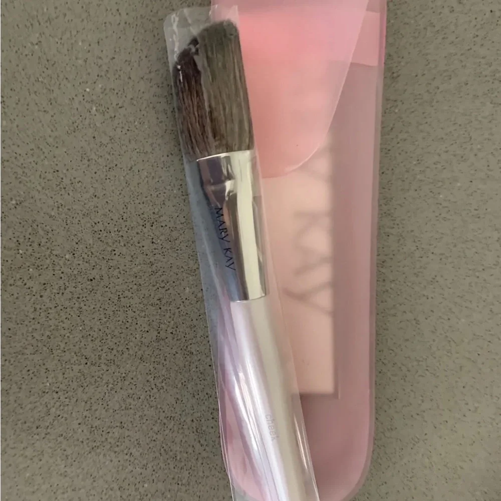NEW Mary Kay Professional Quality Pink Angled Cheek Color Contouring Brush Rare