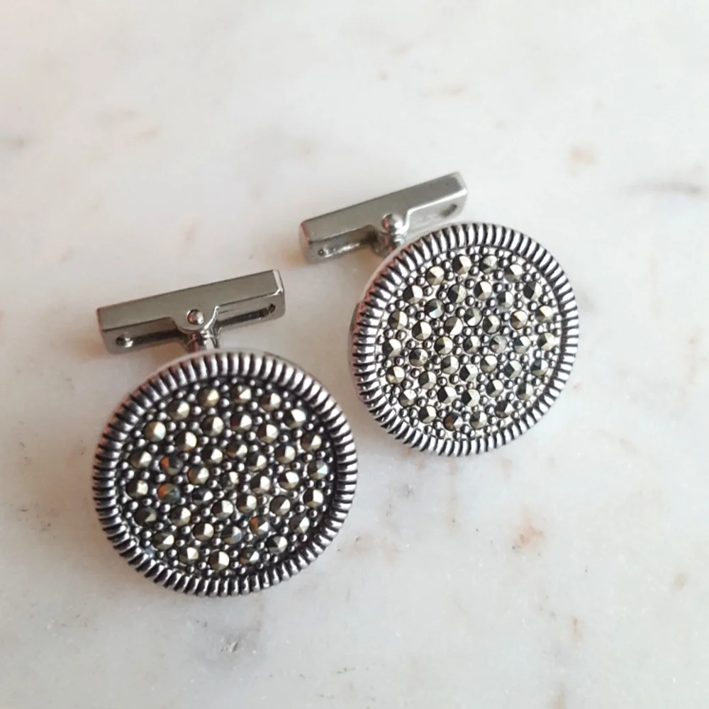 🌙Gorgeous Kenneth Cole Mercasite Cufflinks