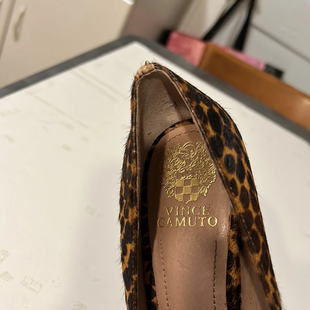 CHEETAH PLATFORM SHOE SIZE 9. VINCE CAMUTO