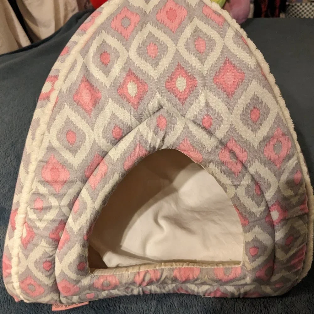 Cat or Small Dog Yurthouse