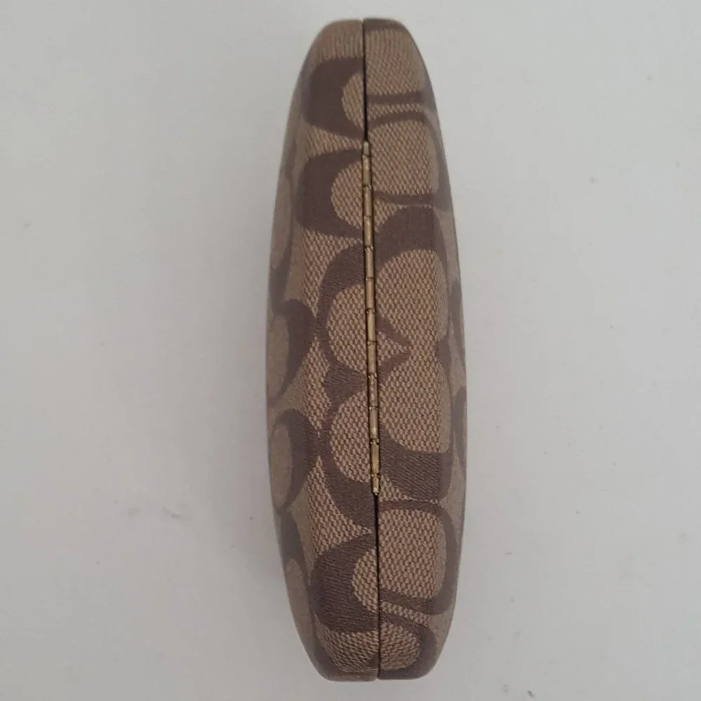 Coach signature clam