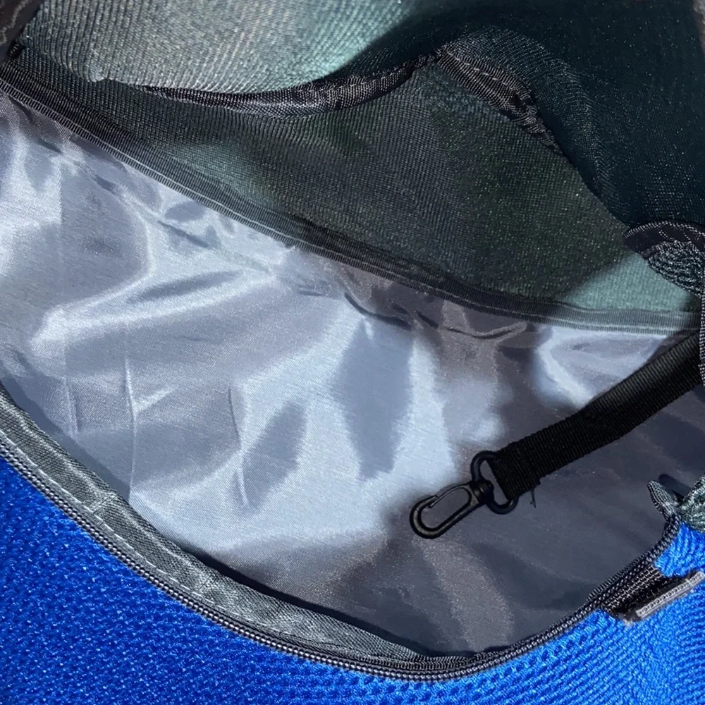 Nwot Pet Sling Carrier Small Dogs/Cats Adjustable Strap Mesh Hand Free