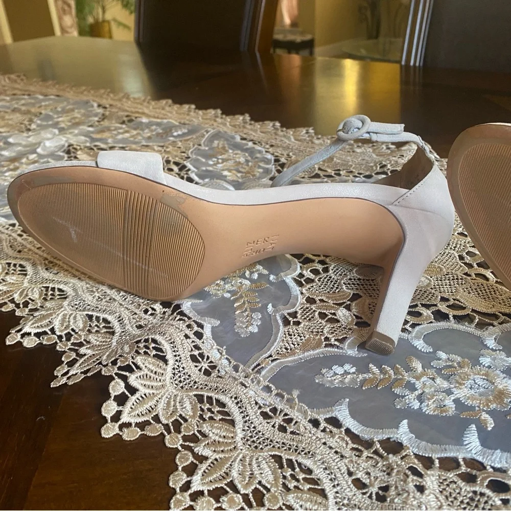 Naturalizer beige color