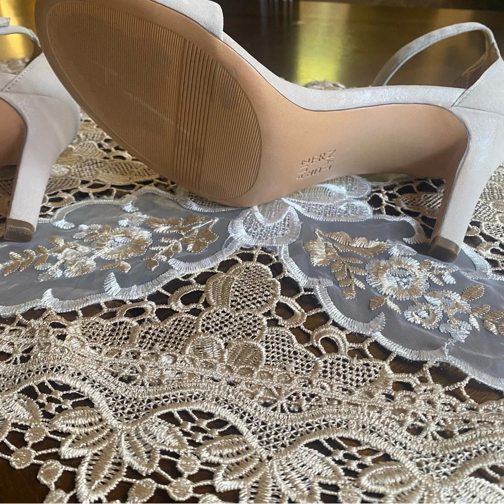 Naturalizer beige color
