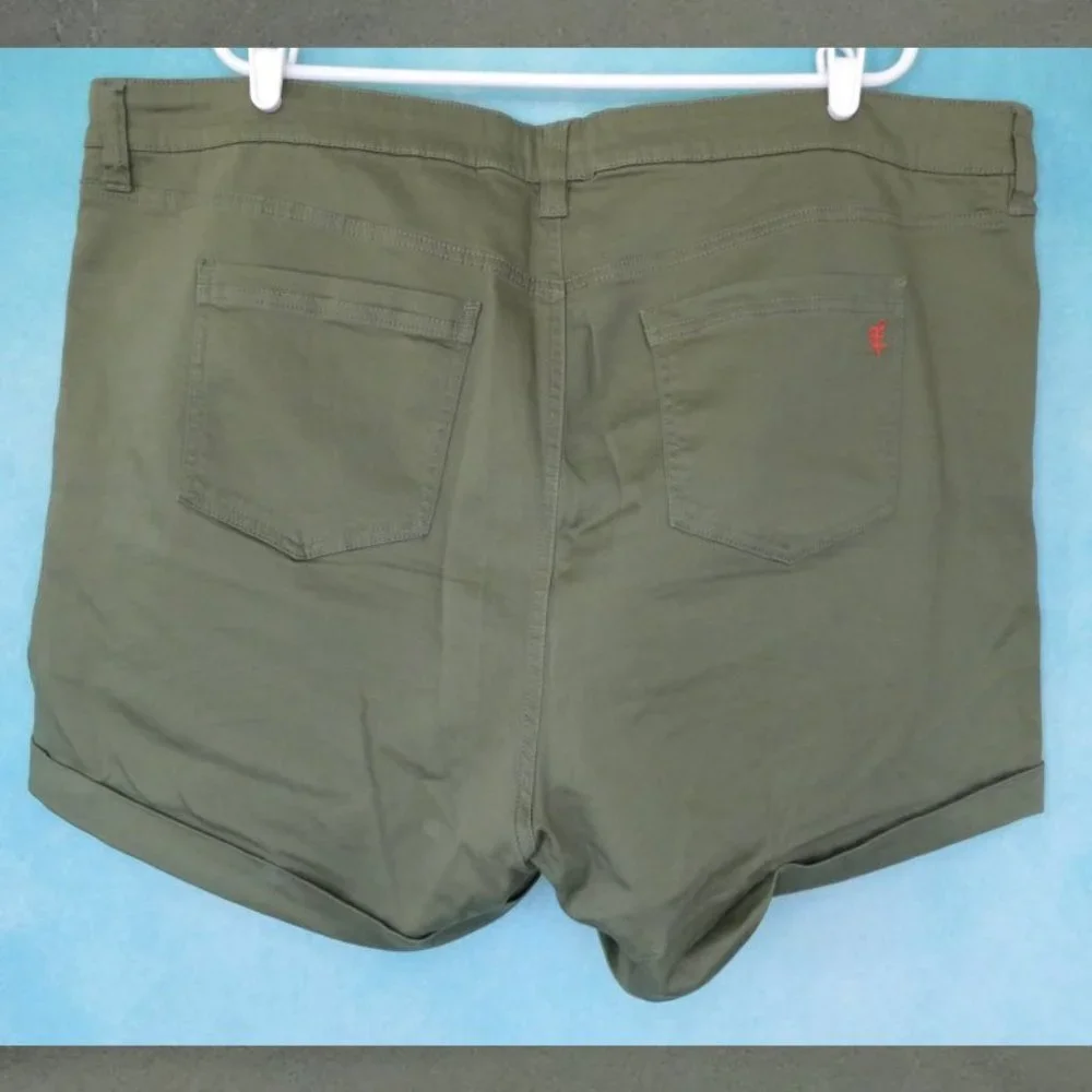 Molly & Isadora Green Shorts 24