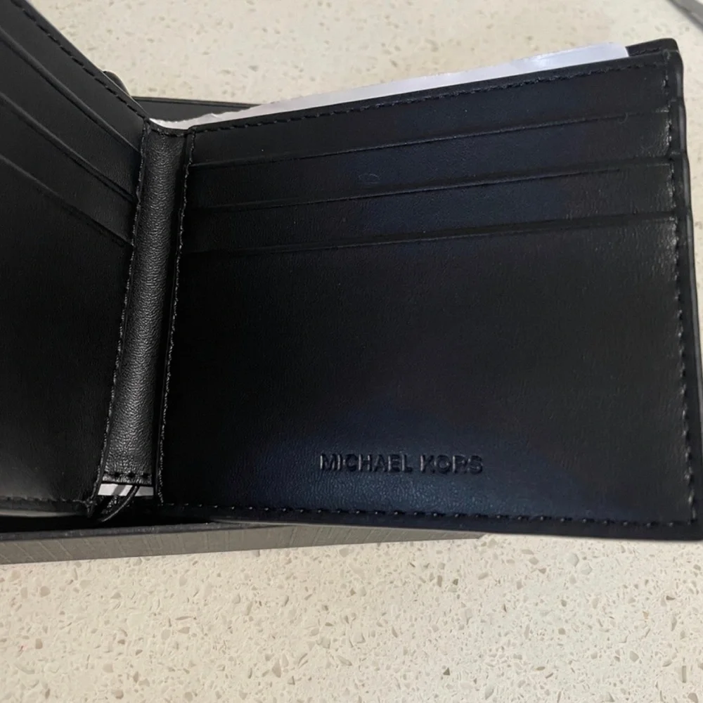 Michael Kors gorgeous billfold