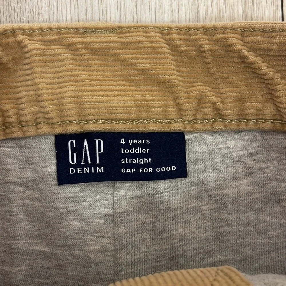 GAP boys tan