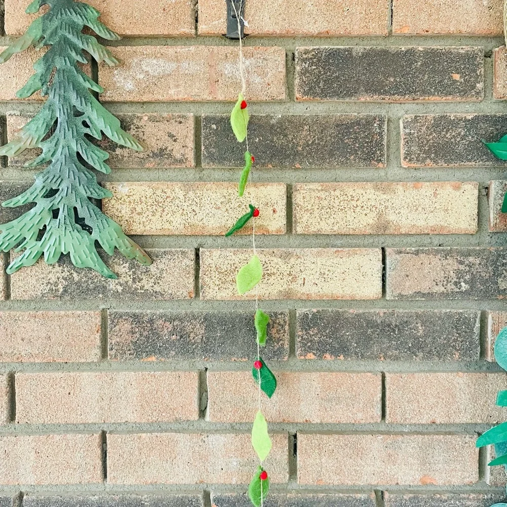 *Berry Leaves Felt Garland