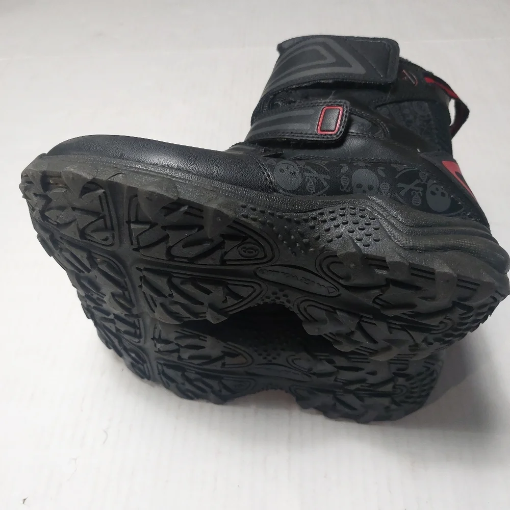 Airwalk red black