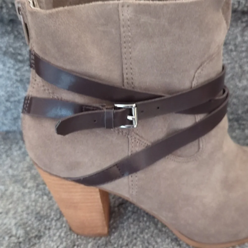 Carlos by Carlos Santana ankle booties