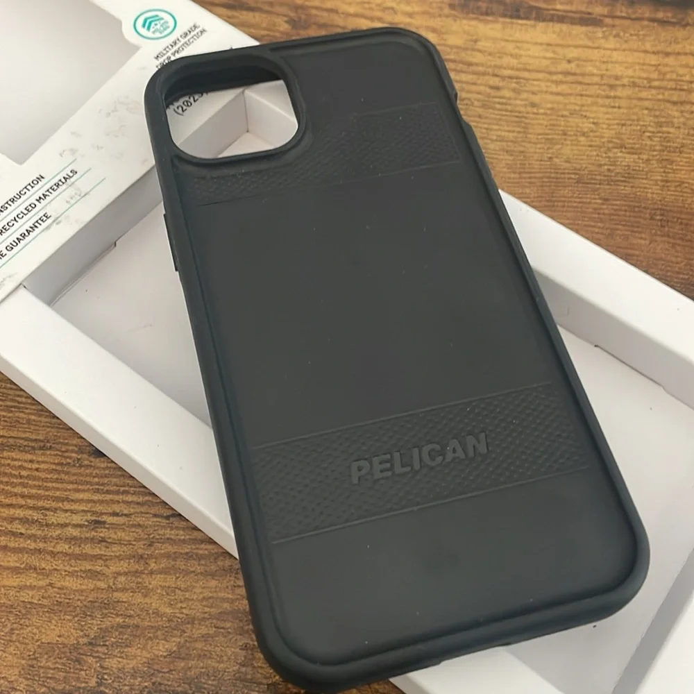 Pelican iPhone 15, pro 6.7 phone case