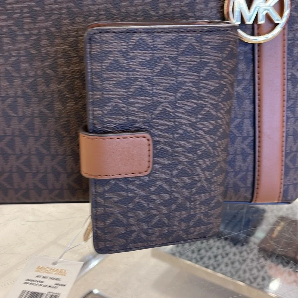 Michael Kors 5h 6%