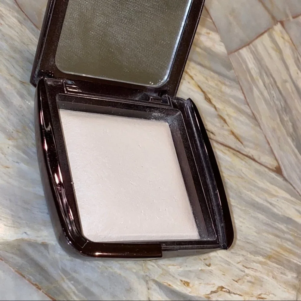 Hourglass Ambient Lighting Powder Ethereal Light