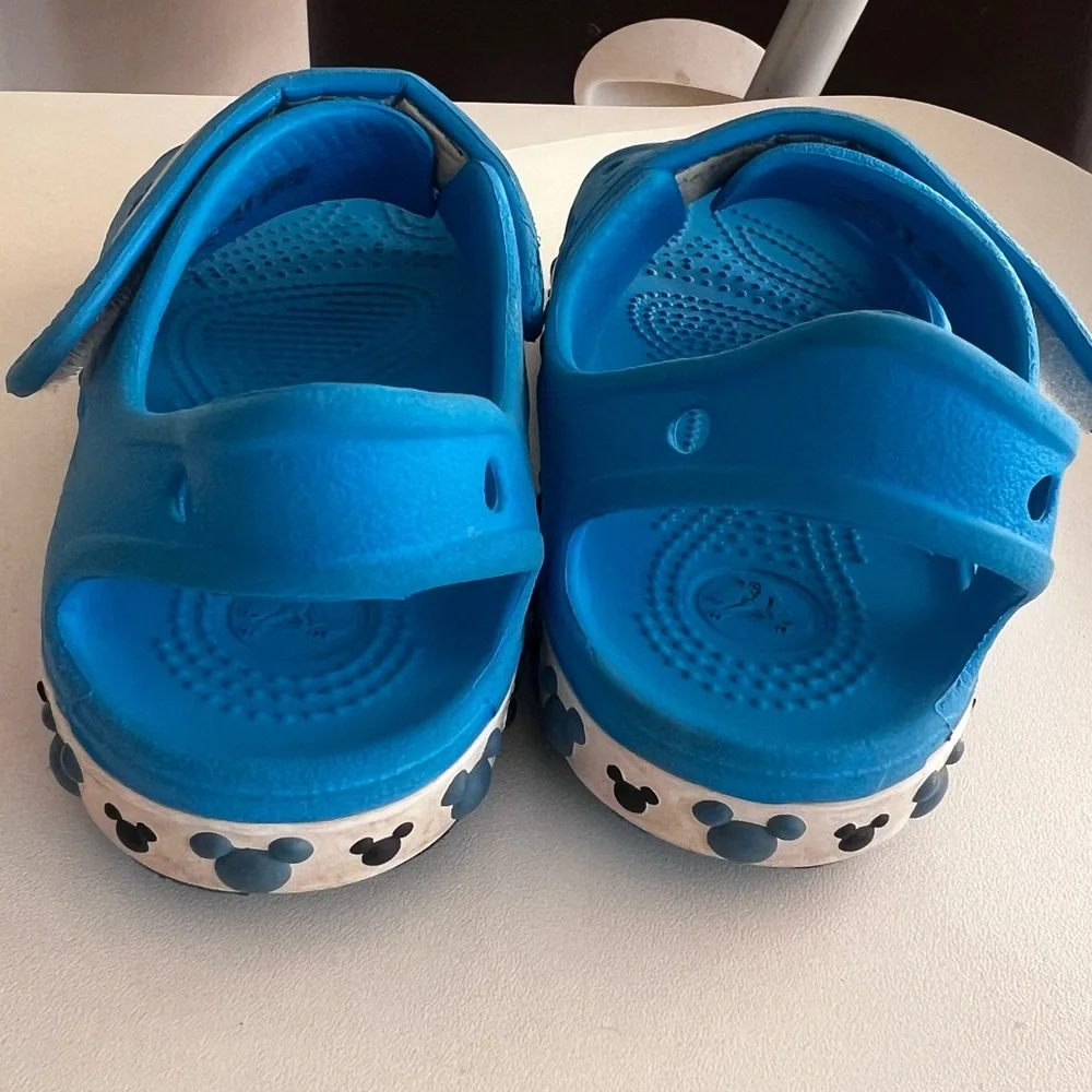 CROCS blue mickey