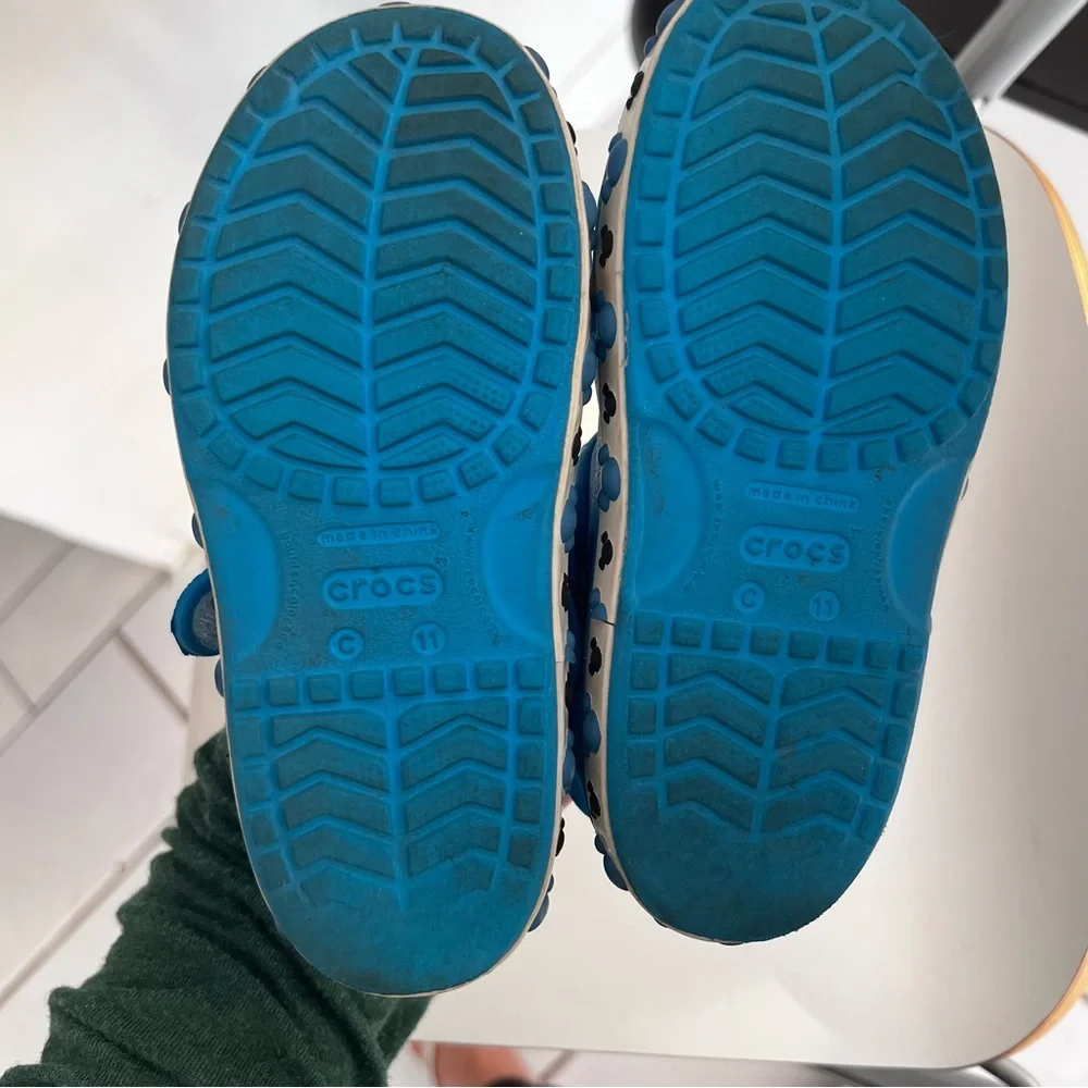 CROCS blue mickey