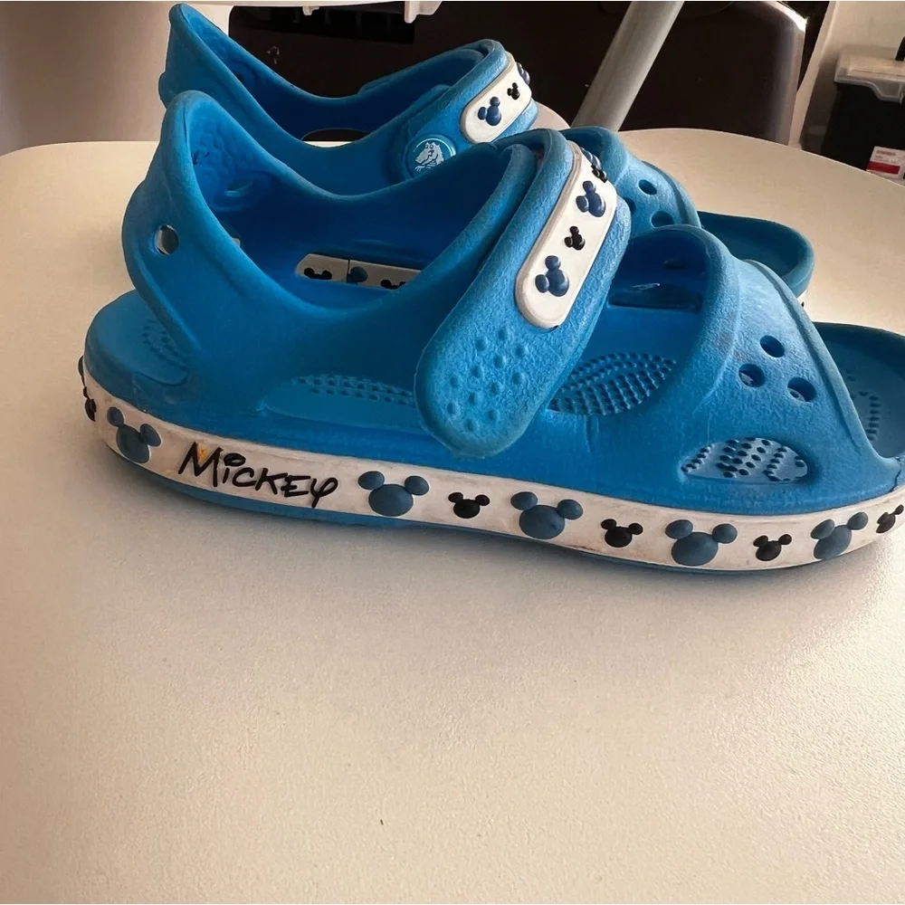 CROCS blue mickey