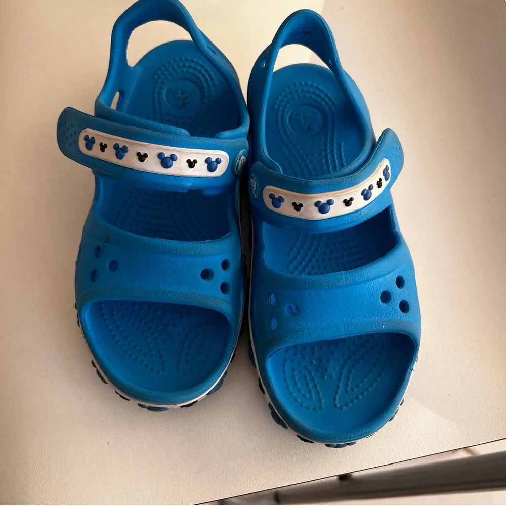 CROCS blue mickey
