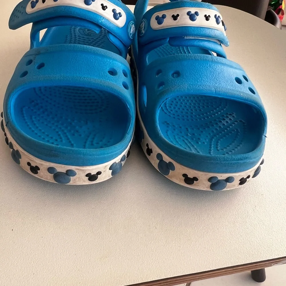 CROCS blue mickey