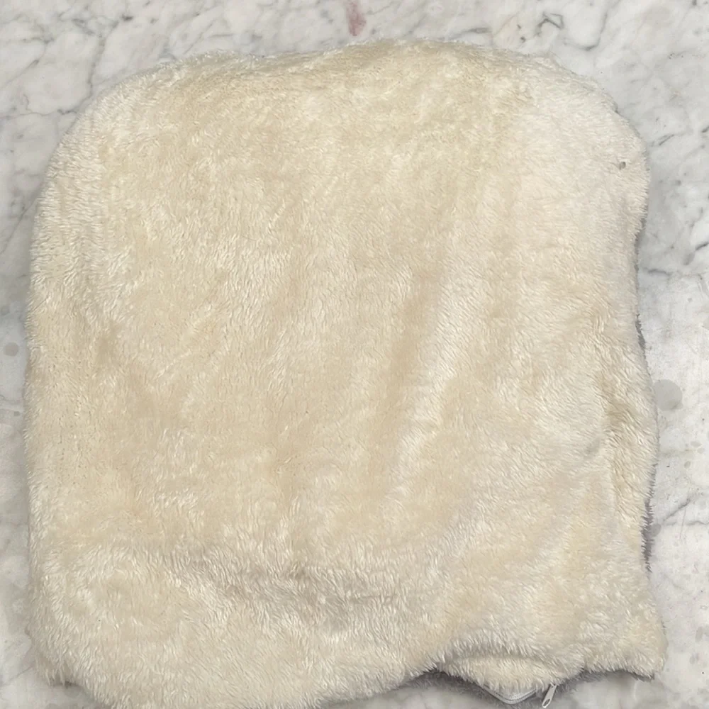 new cute faux fur 16”L x 13”Hx 13”W cat bed for sale