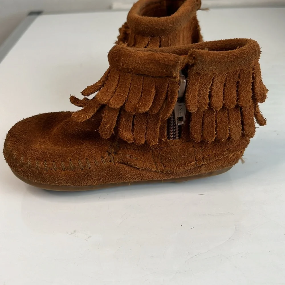 Minnetonka Ankle Moccasins Side Zip Size 4 Leather Double Fringe Used