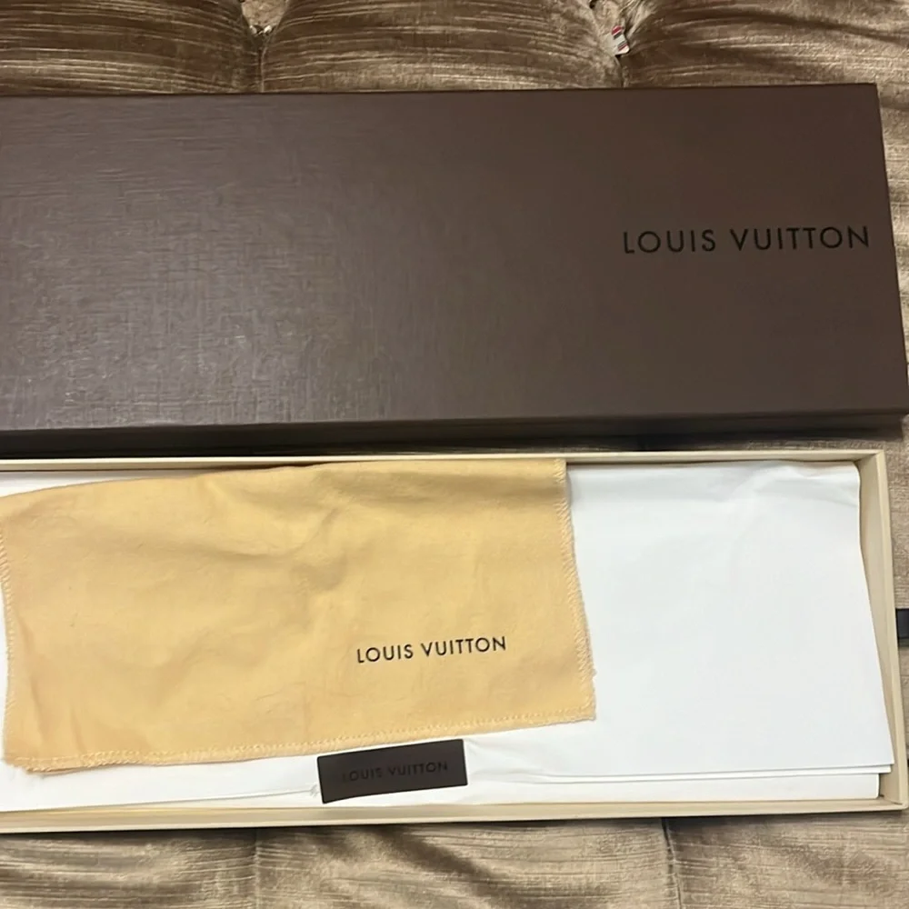 Louis Vuitton excellent authentic