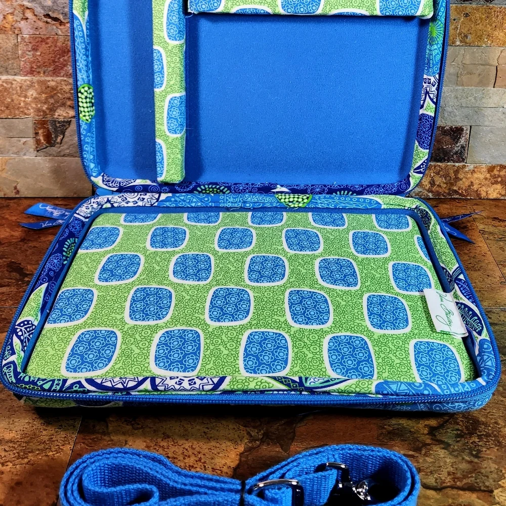 Mini - I-Pod / Laptop Carry Case • Doodle Daisy Pattern • Padded Quilted Case